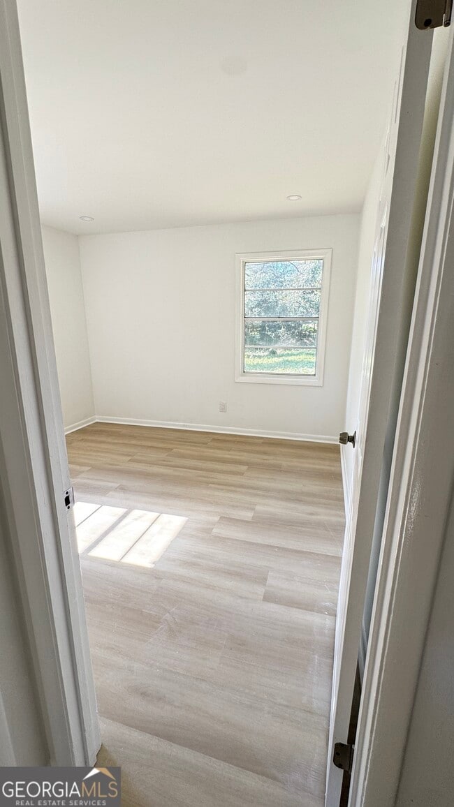 Building Photo - 723 Sheffield Rd