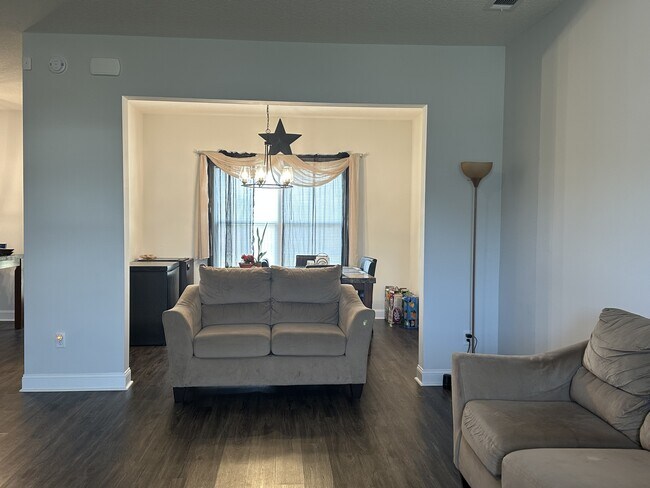 Building Photo - 345 Mcclelland Lp NE