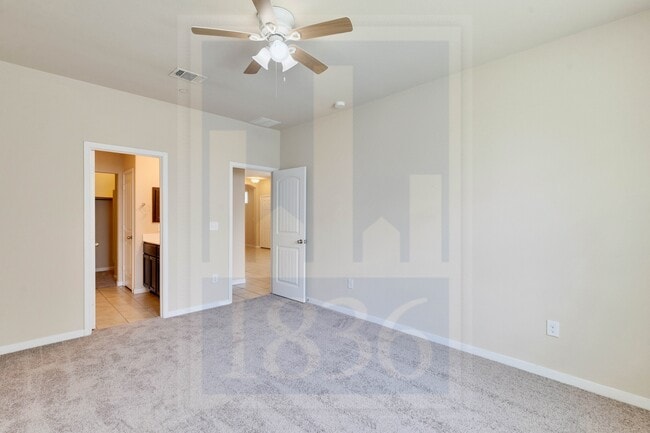 Building Photo - 2880 Donnell Dr