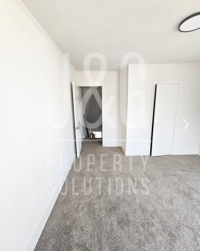 Building Photo - 2 Bed room