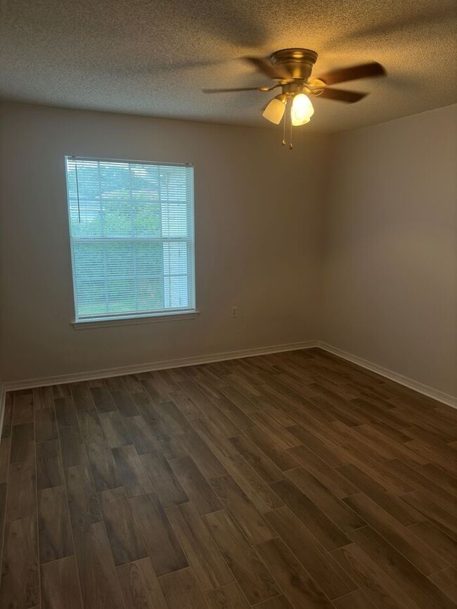 Building Photo - 7970 Stonebrook Dr