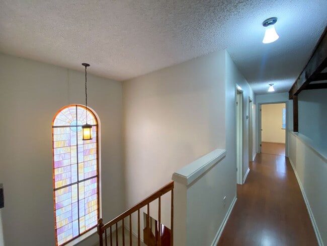 Building Photo - Beautiful Home Located in Thousand Oaks Move in Ready!