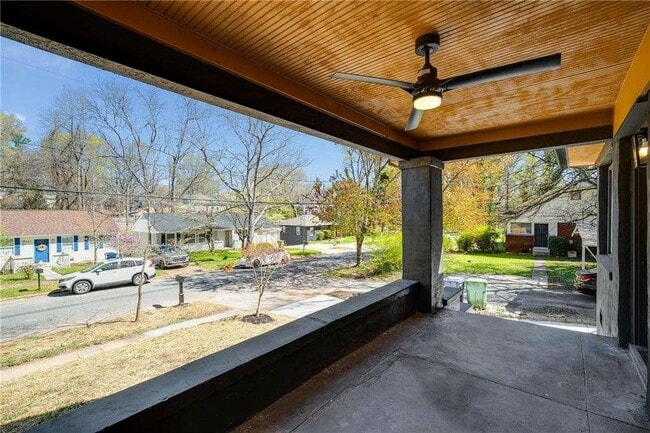 Building Photo - 936 Byron Dr SW