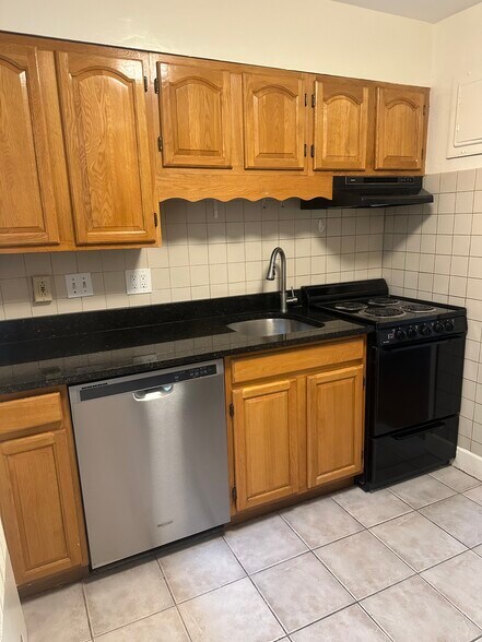 Building Photo - 7 Charlesbank Rd