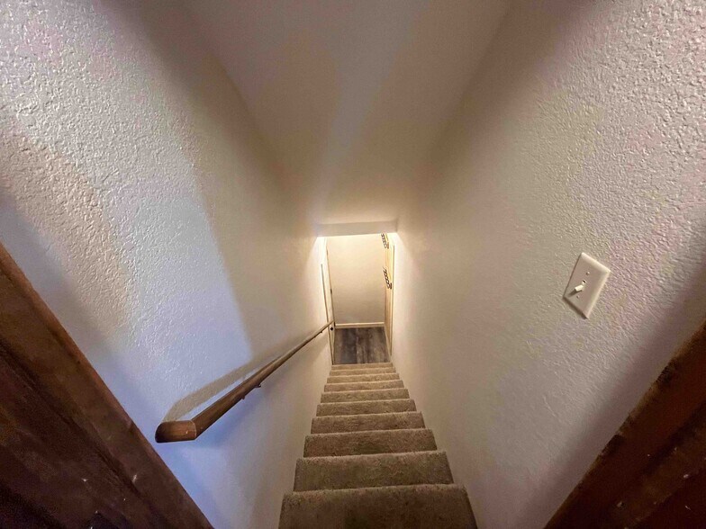 Building Photo - 511 N Aspen St