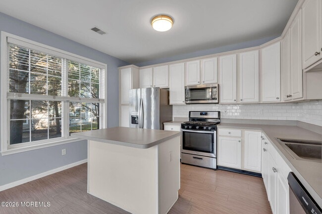 Building Photo - 301 St Andrews Pl