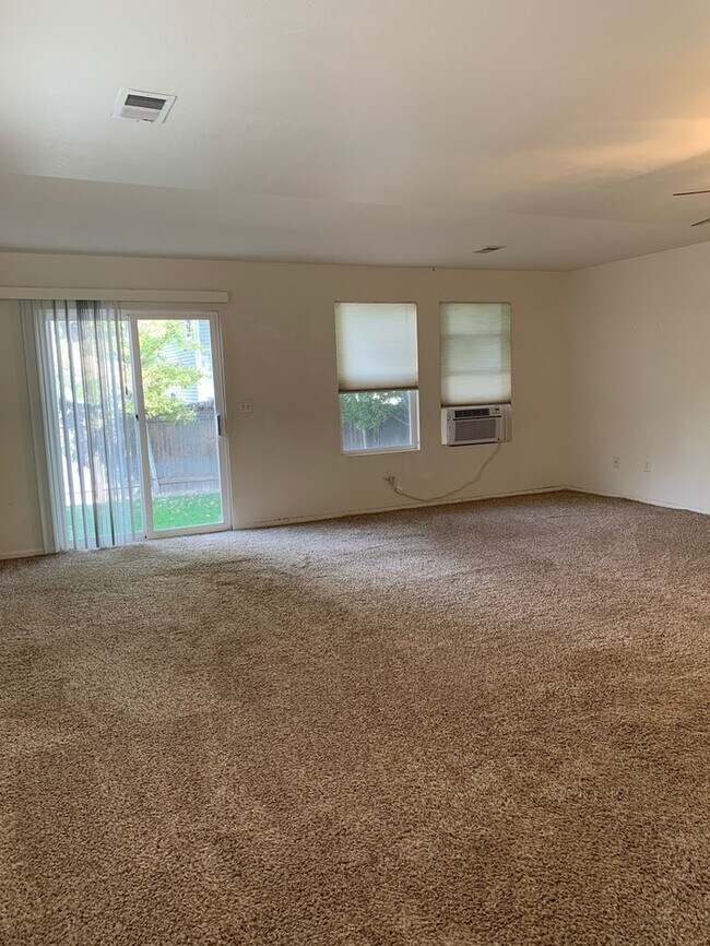 Building Photo - Beautiful 3 Bedroom 2 Bath Townhome with Attached 1 Car Garage for Rent in Northwest Loveland, CO