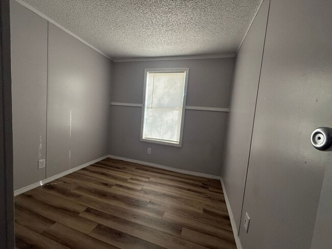 Building Photo - 3/2 Mobile Home