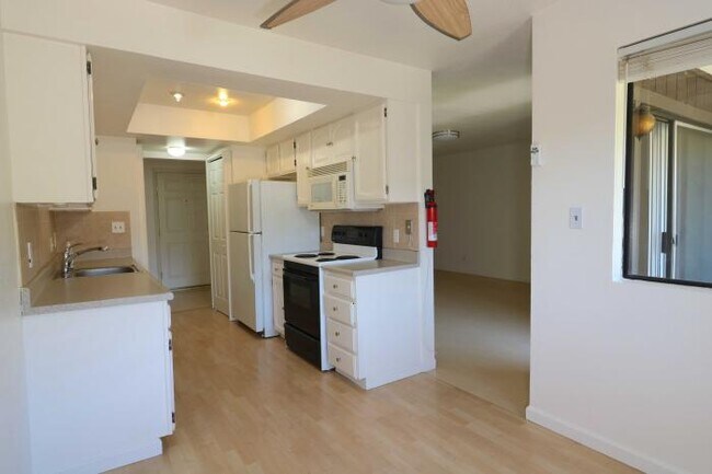 Building Photo - 2 bedroom in San Rafael CA 94901