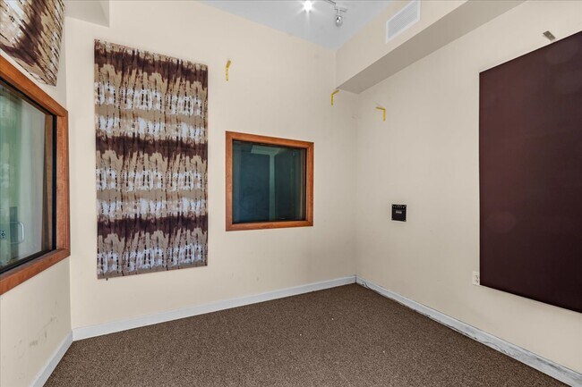 Building Photo - 9059 Carson St