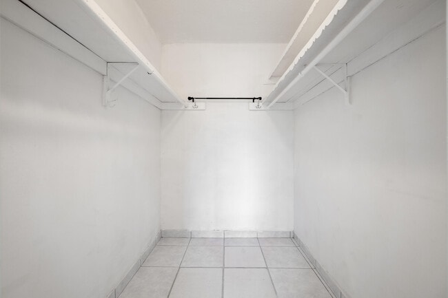 Building Photo - 2200 E Hallandale Beach Blvd