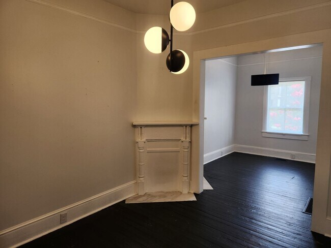 Building Photo - 1512 Barnard St