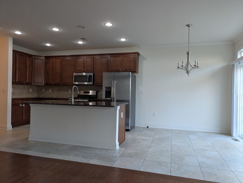 Building Photo - 68 Autumn Ln