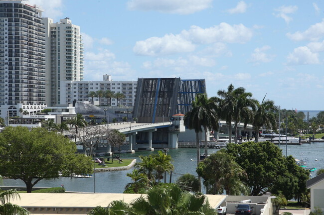 Building Photo - 340 Sunset Dr