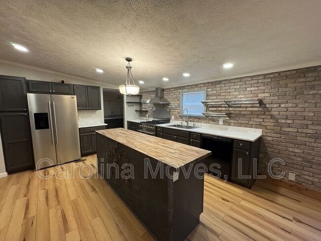 Building Photo - 321 Horseshoe Falls Rd