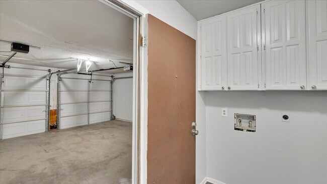 Building Photo - 1500 High Ridge Rd