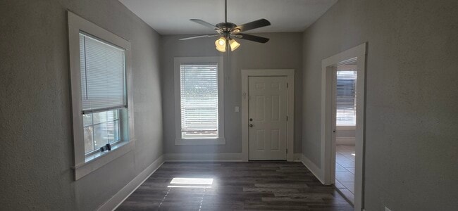 Building Photo - 712 40th St