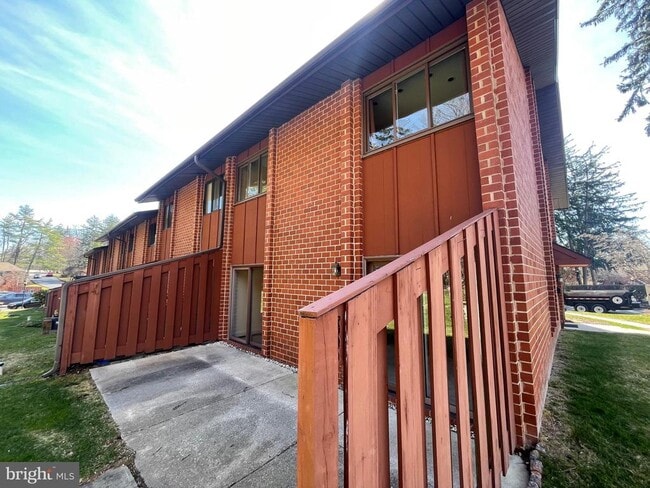 Building Photo - 301 Worthington Dr