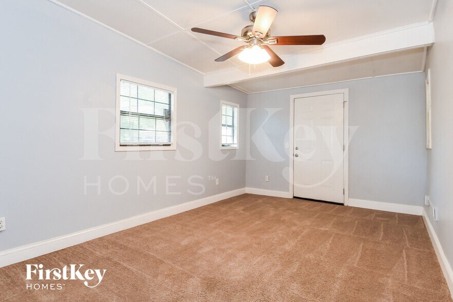 Building Photo - 7720 Lauderdale Dr N