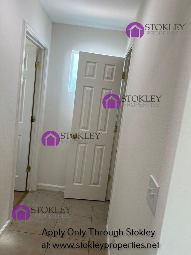 Building Photo - 1 Addison Ct