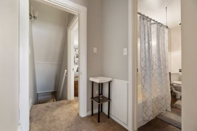 Building Photo - Newly Renovated 2 Bed, 1 Bath Home - Centr...
