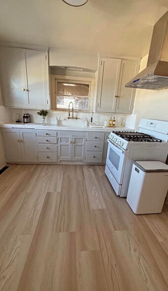 Building Photo - 417 Front St