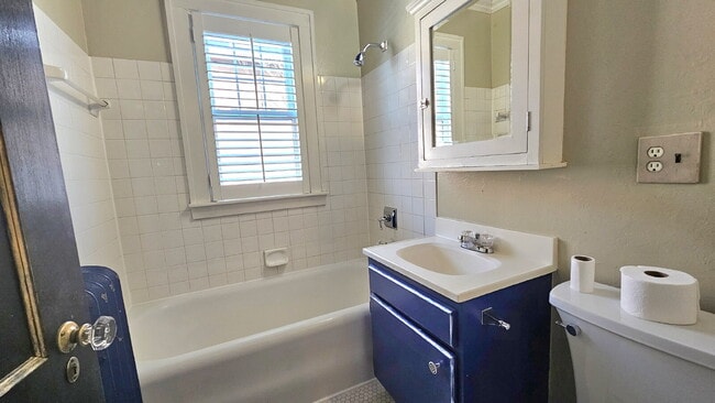 Building Photo - 2823 Portland Ave