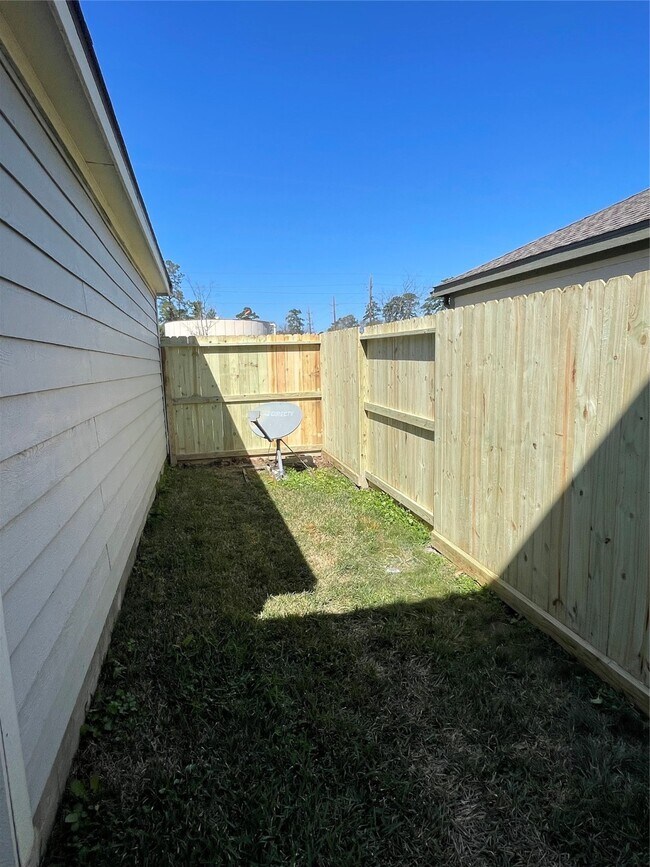 Building Photo - 2327 Walnut Fair Ln