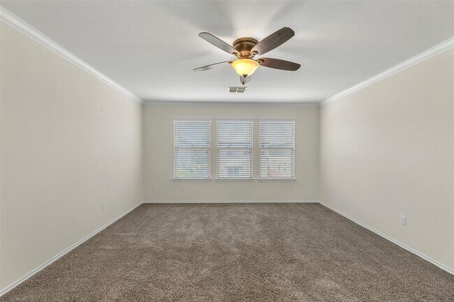 Building Photo - 16100 Hawthorne Heights Trail