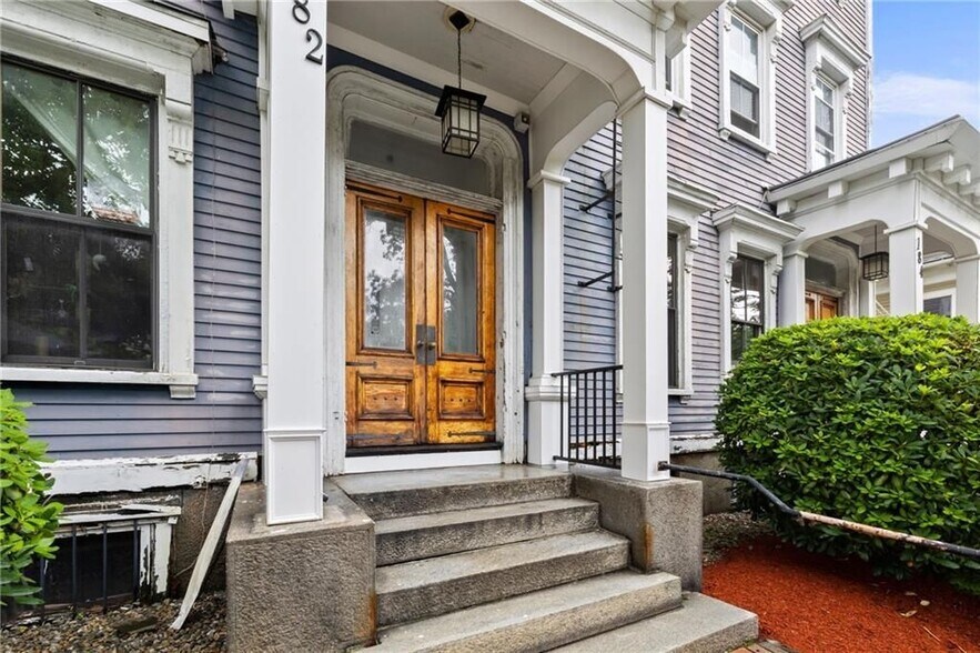 Building Photo - 182 Bowen St