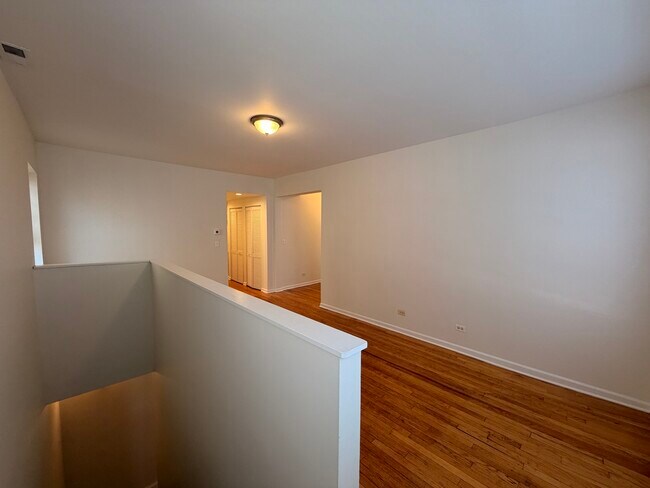 Building Photo - 2803 W Lawrence Ave