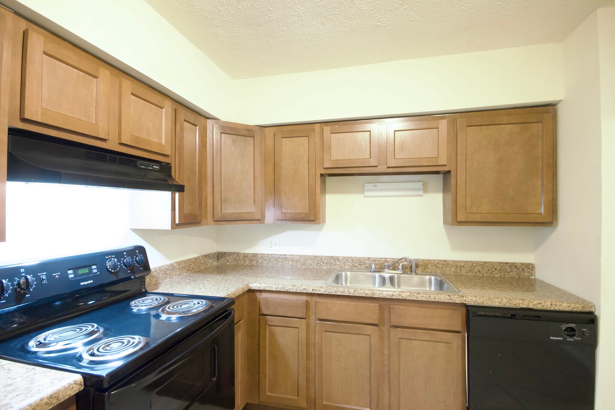 Building Photo - 285 Scandia Cir