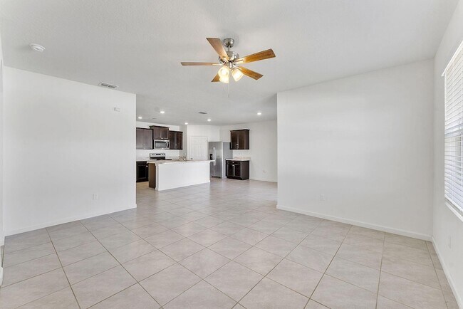 Building Photo - 357 SE Oakridge Dr