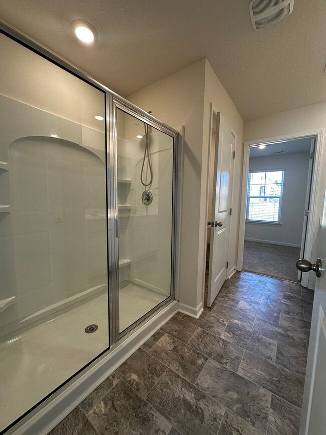 Building Photo - 4 bed/2.5 bath home - E Morristown