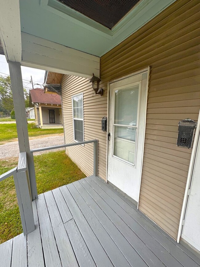 Building Photo - 4115 Congress Ave