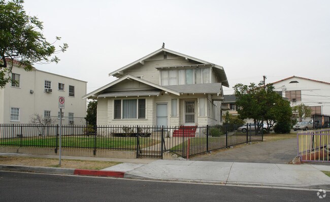 Primary Photo - 407 E Chestnut St