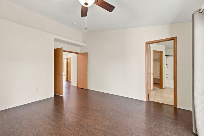 Building Photo - 931 56th St