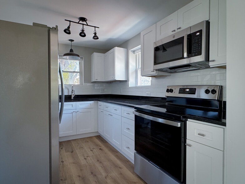 Building Photo - 7726 Arthur Ave