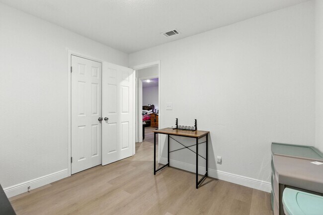 Building Photo - Spacious 4-Bedroom Home in Wildwood – Rece...