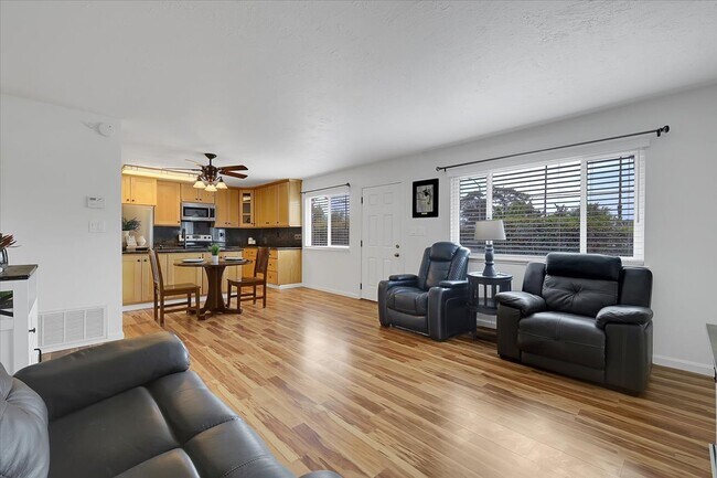 Building Photo - 6533 Greenback Ln