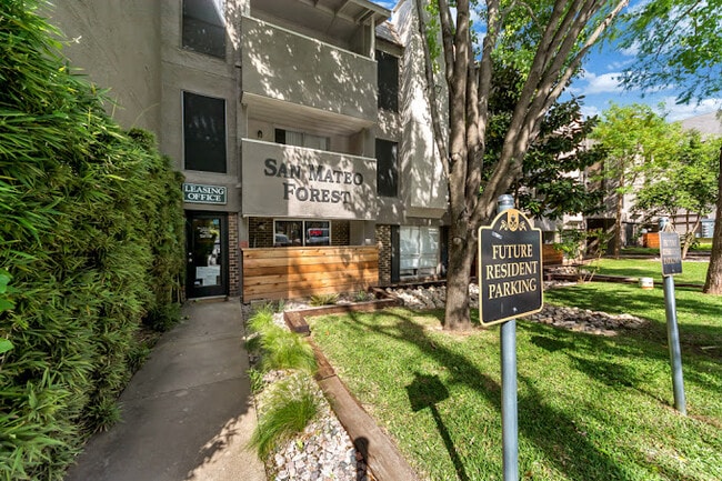 Building Photo - 7120 San Mateo Blvd