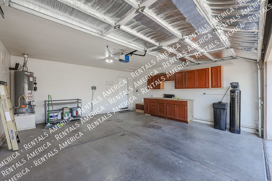 Building Photo - 1044 W Todd Dr