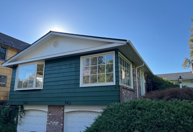 Building Photo - 343 NE 63rd Ave