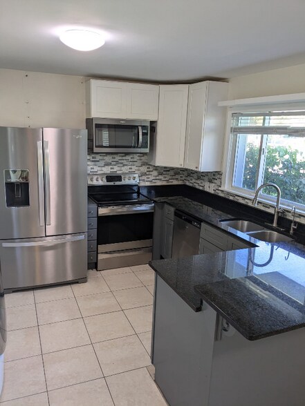 Building Photo - 305 3rd St