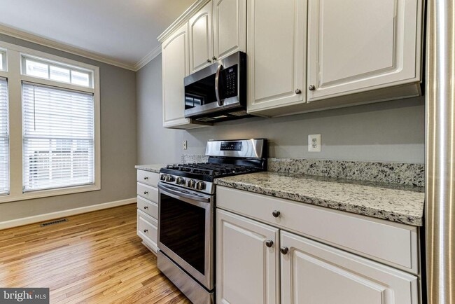 Building Photo - 953 Harrison Cir