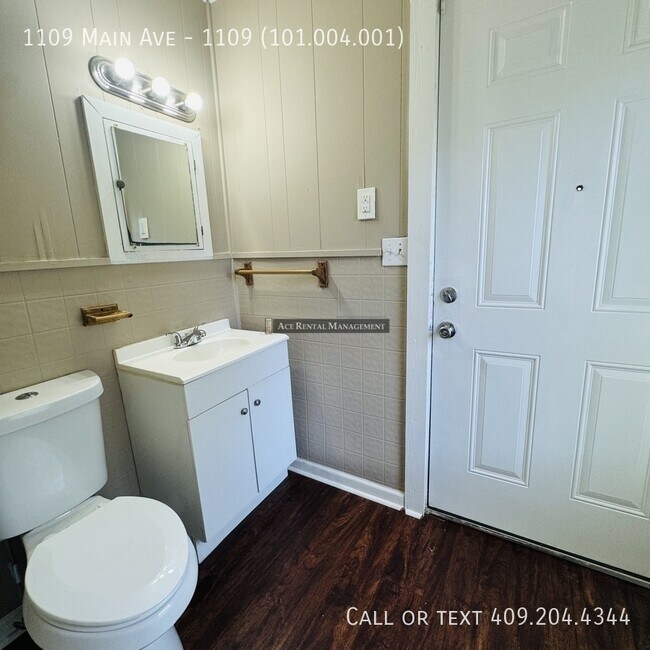 Building Photo - 1109 Main Ave