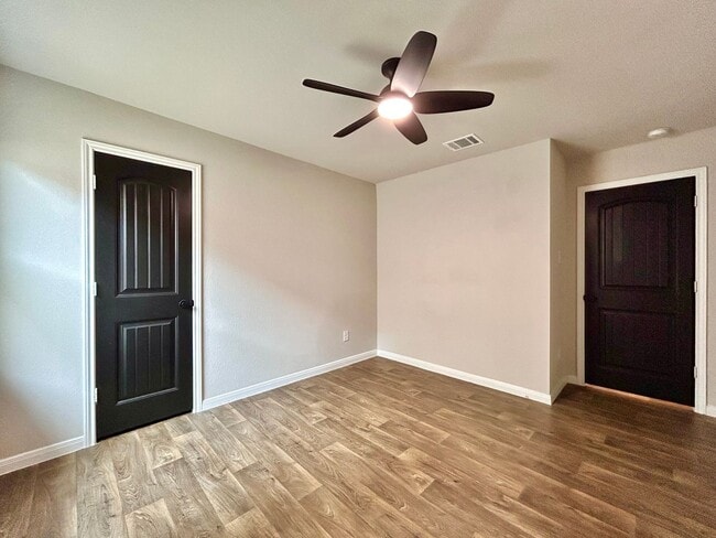 Building Photo - Beautiful 4/BR 2/BA Contemporary Home with Patio, Garage & Laundry Room