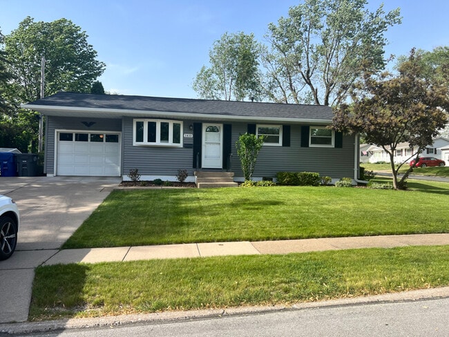 Primary Photo - 1410 Golden Valley Dr