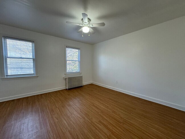 Building Photo - Ideal 1 Bed 1 Bath Unit with Fenced Yard I...