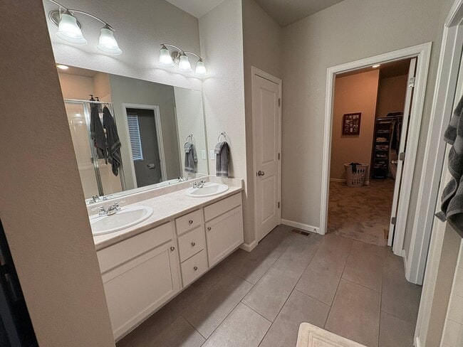 Building Photo - Spacious 4BR House in Fort Lupton